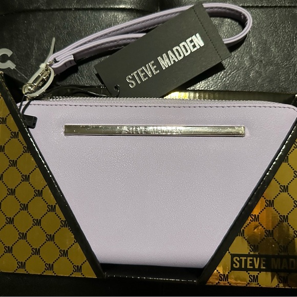 Steve Madden Handbags - Steve Madden Light Purple Wristlet
